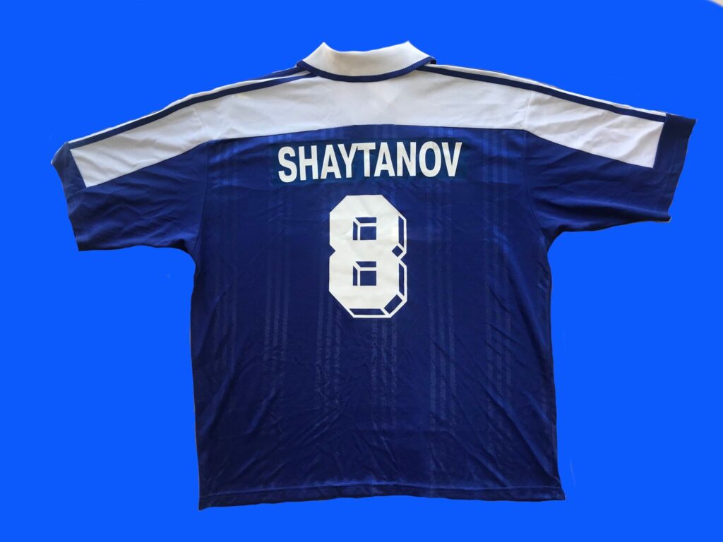 Чемпіонська футболка «ІнтерКРАЗа» зразка сезону 2002/2003 р. р. від Олега Шайтанова. Ракурс № 1.