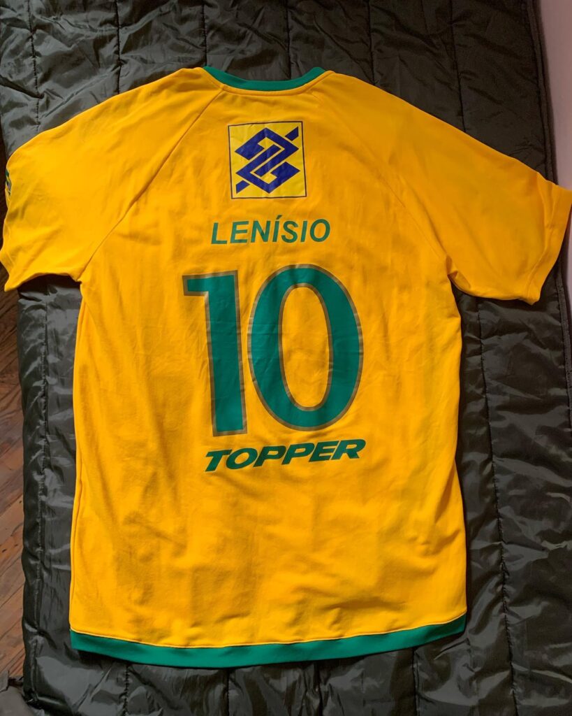 Ігрова футболка легенди збірної Бразилії з футзалу Ленісіо з чемпіонату світу - 2008. Ракурс № 1. 