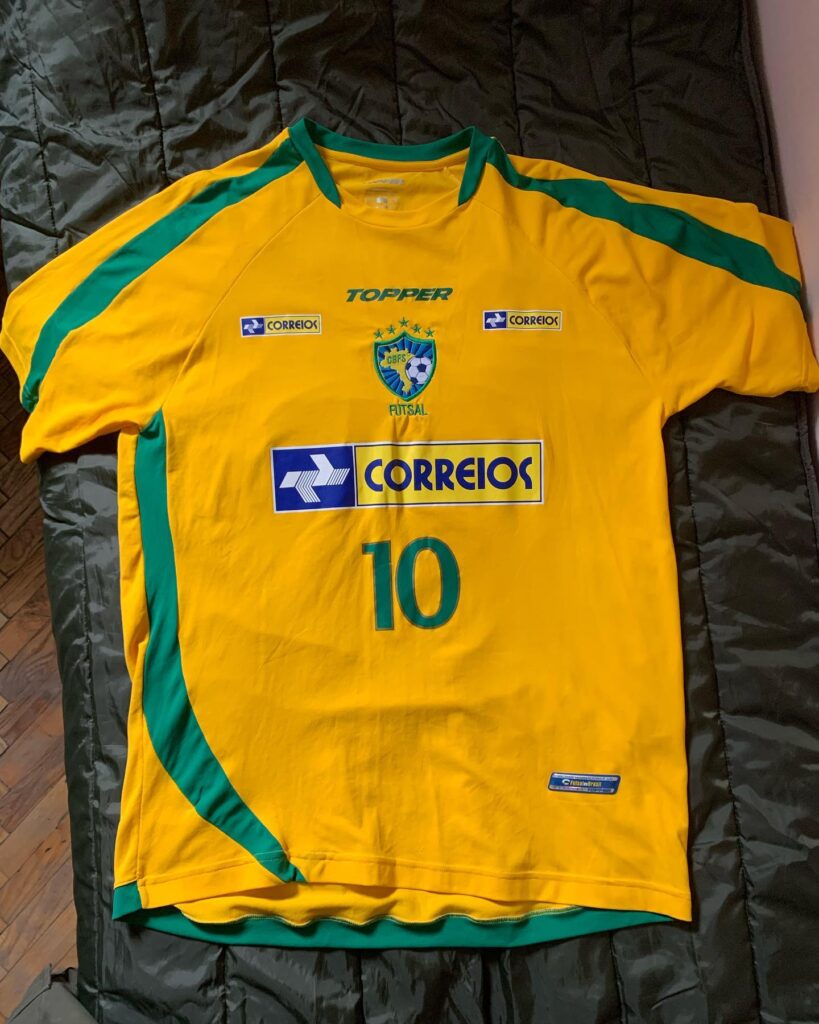 Ігрова футболка легенди збірної Бразилії з футзалу Ленісіо з чемпіонату світу - 2008. Ракурс № 2. 