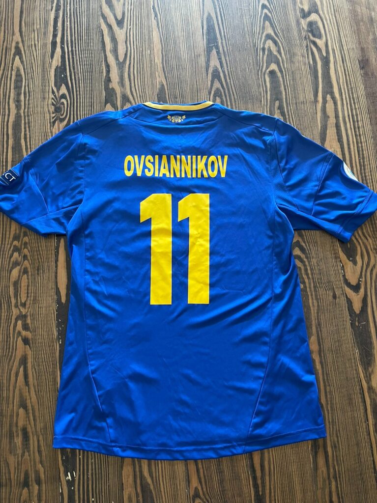 Ігрова футболка збірної Украни зразка Євро-2014 від Дениса Овсяннікова. Ракурс № 1. 
