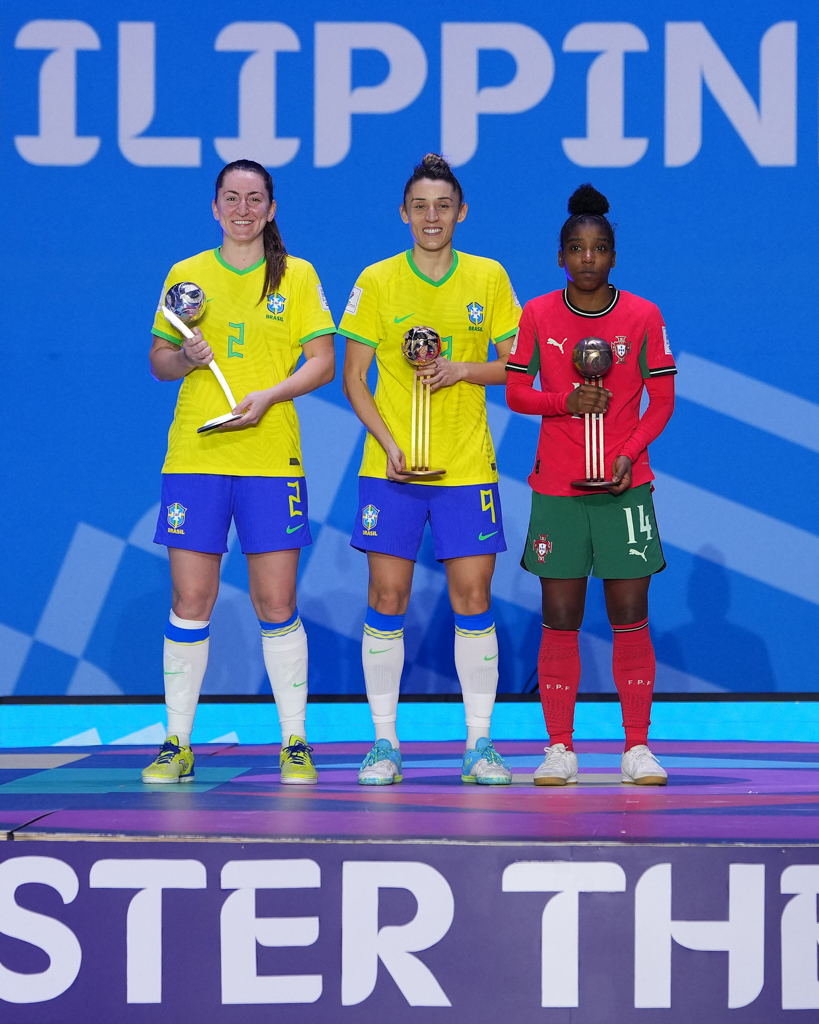 Найкращі футзалістки ЖЧС-2025 (зліва направо): Дебора Ванін, Еміллі, Лідія Морейра. Фото: ФІФА