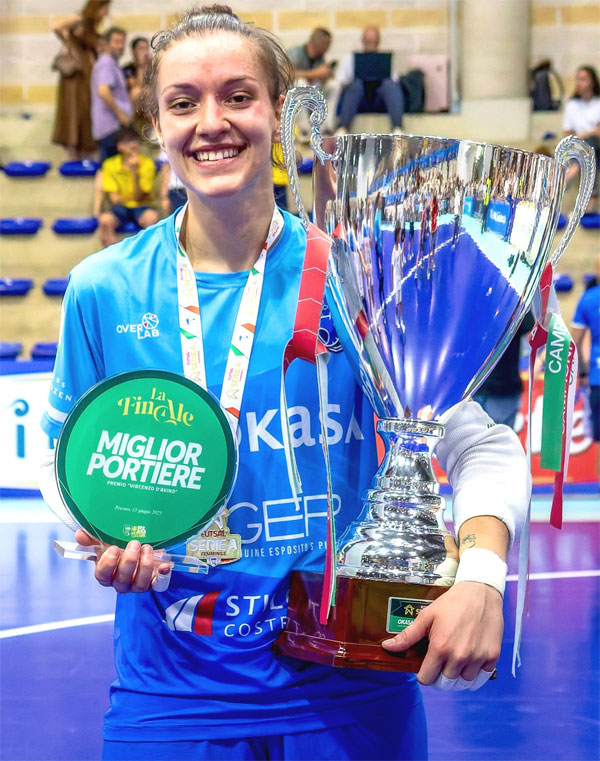 Ана Кароліна Сестарі. Фото: ФК «Окаса Фальконара» (Італія) Ана Кароліна Сестарі. Фото: ФК «Окаса Фальконара» (Італія)