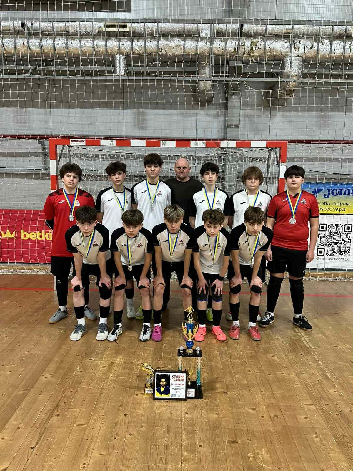 «Локомотив» (Кривий Ріг) – срібний призер чемпіонату України (U-15) серед команд Першої ліги. «Локомотив» (Кривий Ріг) – срібний призер чемпіонату України (U-15) серед команд Першої ліги.
